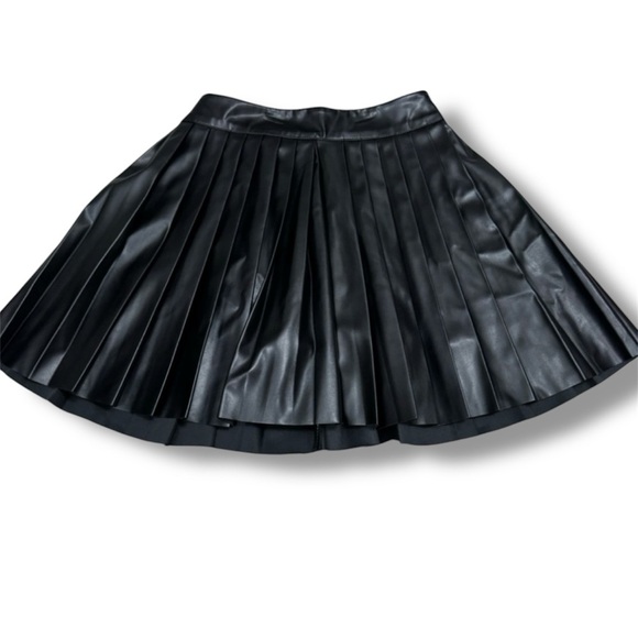 SHEIN PETITE High Waist Pleated PU Leather Short Skirt - Picture 2 of 6